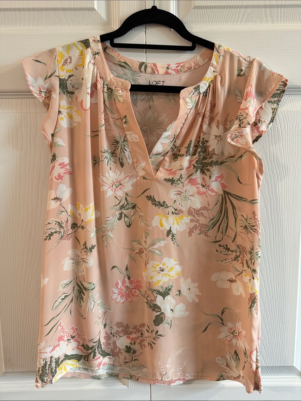 LOFT Peach Floral V‑Neck Flutter Sleeve Blouse